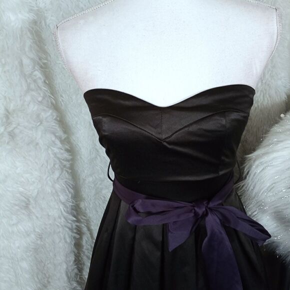 FOREVER 21 BLACK STRAPLESS FIT & FLAIR W/PURPLE SASH SZ.XS EUC - Picture 3 of 8